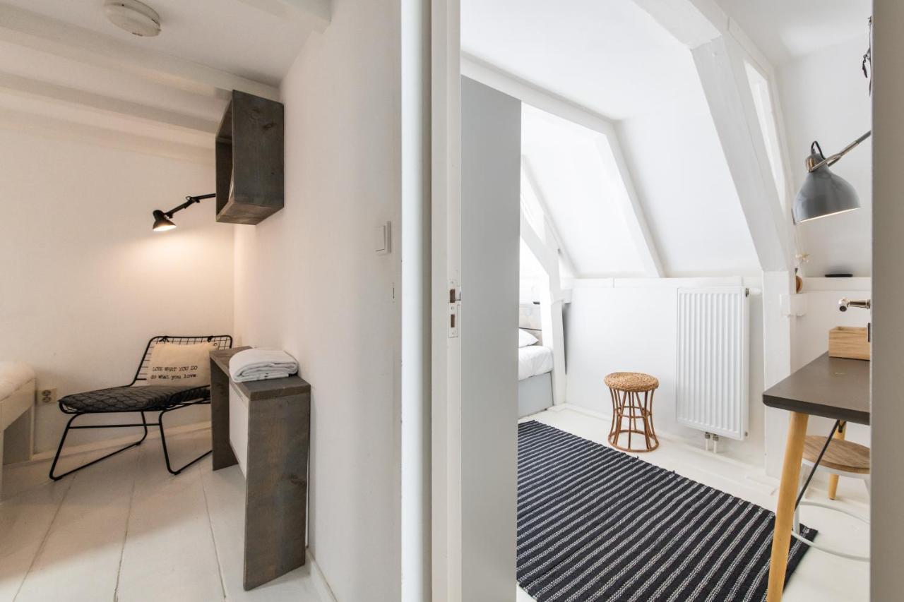 Two Bedroom Apartment In Historic Canalhouse From 1618 - City Centre Amsterdam Exterior photo